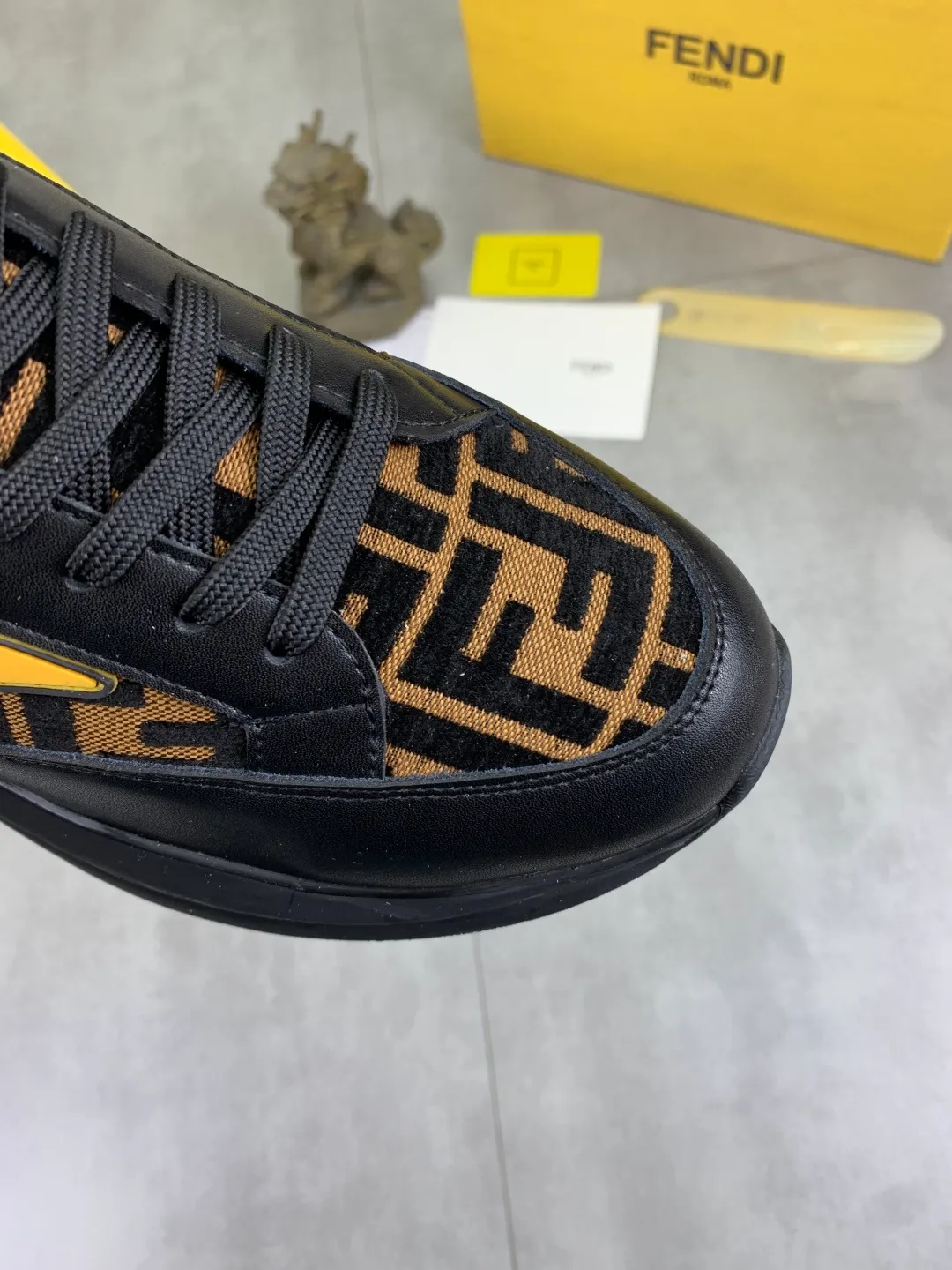 ​Men's shoes 💰P460 💰[New] Little Monster 🆘 New FENDI (Fendi) counter new 🕶️🕶️Simple routing effect, showing an elegant and cool driving shoe 🎬Using imported calfskin + first-layer pigskin lining🐂Excellent material🎬Detailed workmanship 🤗Comfortable foot feel➰➰. ​Pair it with any outfit to show your taste and temperament, low-key luxury ♻️Design ​simple and elegant ​noble and fashionable 🍃​Very loved and favored by trendy men 💓❤️Size: 38-44 (45 46 customized) 3⃣️ colors available